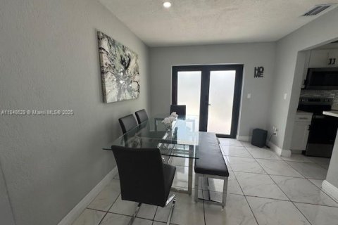 House in Miami Gardens, Florida 3 bedrooms, 98.29 sq.m. № 1850902 - photo 8