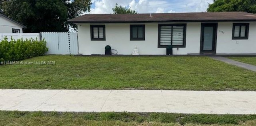 House in Miami Gardens, Florida 3 bedrooms, 98.29 sq.m. № 1850902