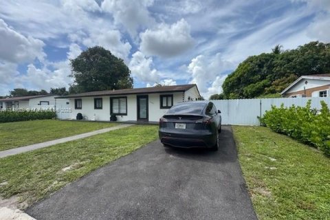 House in Miami Gardens, Florida 3 bedrooms, 98.29 sq.m. № 1850902 - photo 3