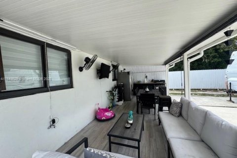 House in Miami Gardens, Florida 3 bedrooms, 98.29 sq.m. № 1850902 - photo 30