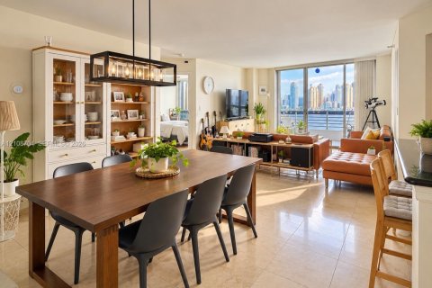Condo in Aventura, Florida, 2 bedrooms № 2428437 - photo 2