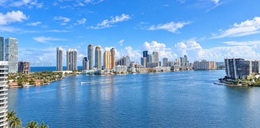 Condo in Aventura, Florida, 2 bedrooms № 2428437