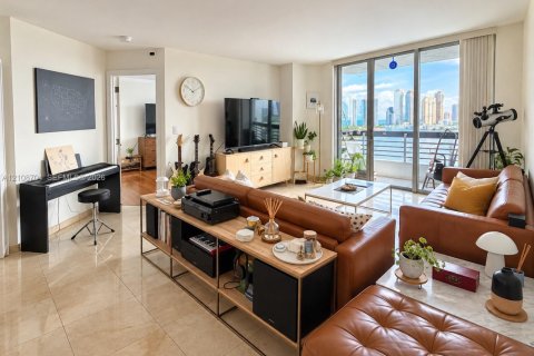 Condo in Aventura, Florida, 2 bedrooms № 2428437 - photo 3