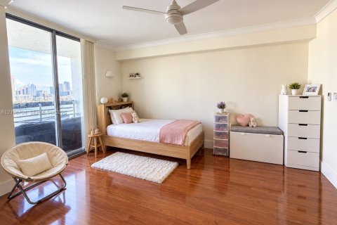 Condo in Aventura, Florida, 2 bedrooms № 2428437 - photo 9