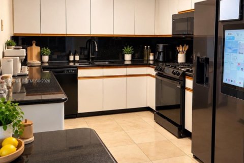 Condo in Aventura, Florida, 2 bedrooms № 2428437 - photo 4