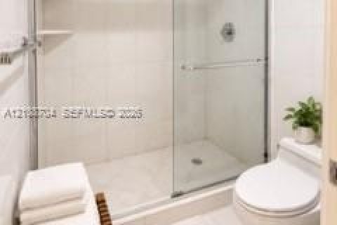 Condo in Aventura, Florida, 2 bedrooms № 2428437 - photo 8