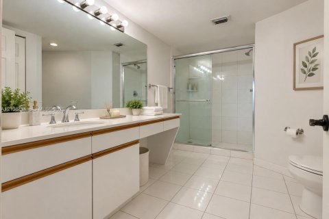 Condo in Aventura, Florida, 2 bedrooms № 2428437 - photo 11