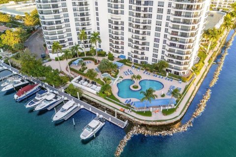 Condo in Aventura, Florida, 2 bedrooms № 2428437 - photo 15