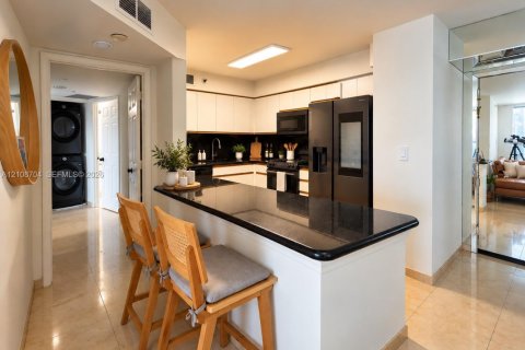 Condo in Aventura, Florida, 2 bedrooms № 2428437 - photo 5