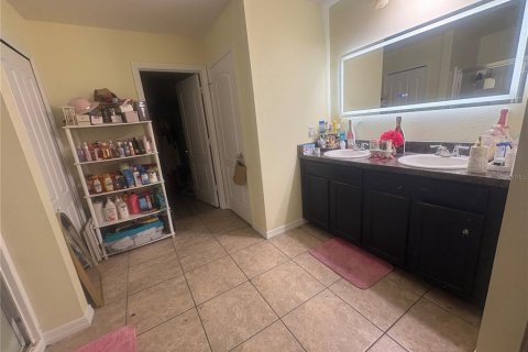 House in Kissimmee, Florida 4 bedrooms, 260.96 sq.m. № 2405500 - photo 12