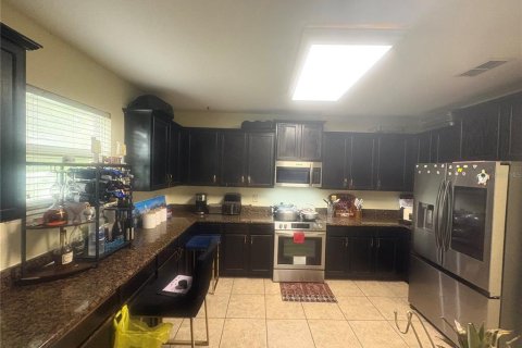 House in Kissimmee, Florida 4 bedrooms, 260.96 sq.m. № 2405500 - photo 6