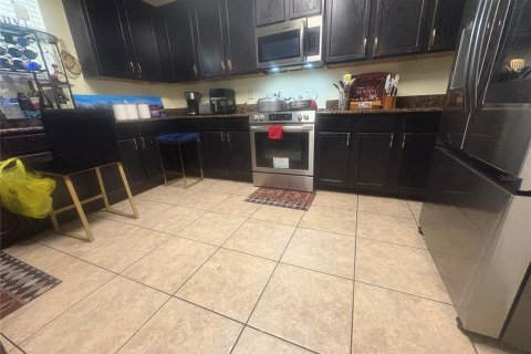 House in Kissimmee, Florida 4 bedrooms, 260.96 sq.m. № 2405500 - photo 8
