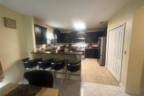 House in Kissimmee, Florida 4 bedrooms, 260.96 sq.m. № 2405500 - photo 7