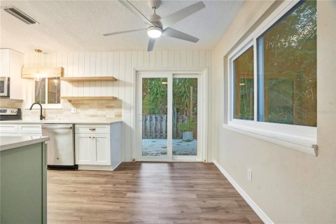 House in Ormond Beach, Florida 2 bedrooms, 118.45 sq.m. № 2135221 - photo 1