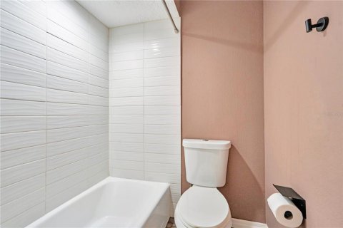 House in Ormond Beach, Florida 2 bedrooms, 118.45 sq.m. № 2135221 - photo 6