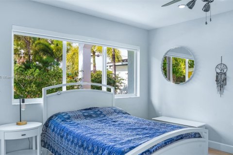 House in North Miami, Florida 5 bedrooms, 254.09 sq.m. № 1645759 - photo 18