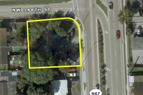 House in Miami Gardens, Florida 3 bedrooms, 94.02 sq.m. № 1983449