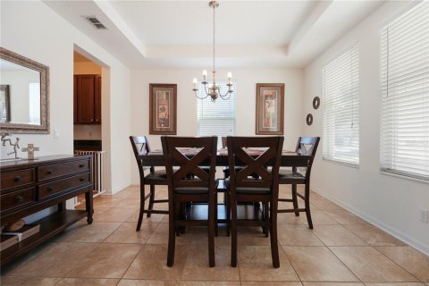 House in Winter Garden, Florida 4 bedrooms, 250.37 sq.m. № 2123330 - photo 4