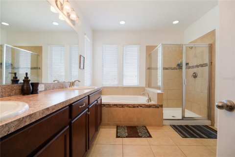 House in Winter Garden, Florida 4 bedrooms, 250.37 sq.m. № 2123330 - photo 15