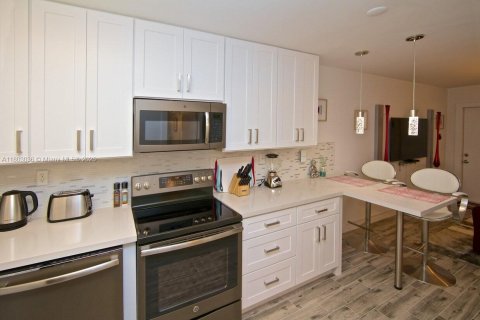 Propiedad comercial en venta en Pompano Beach, Florida № 2012411 - foto 18