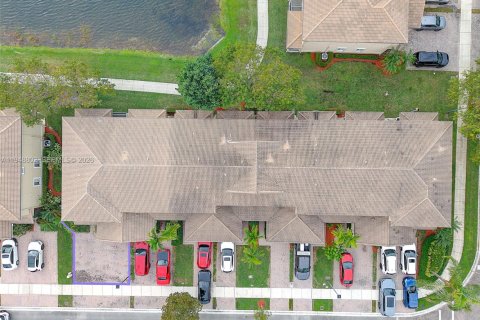 Купить таунхаус в Тамарак, Флорида 1 комната, 144.46м2, № 2005656 - фото 26