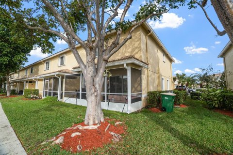 Купить таунхаус в Тамарак, Флорида 1 комната, 144.46м2, № 2005656 - фото 21