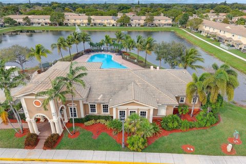 Купить таунхаус в Тамарак, Флорида 1 комната, 144.46м2, № 2005656 - фото 29