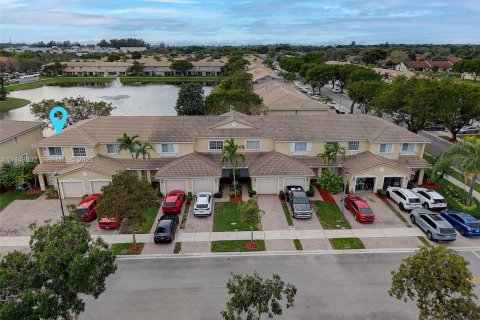 Купить таунхаус в Тамарак, Флорида 1 комната, 144.46м2, № 2005656 - фото 27