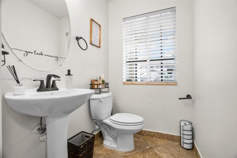 Купить таунхаус в Тамарак, Флорида 1 комната, 144.46м2, № 2005656 - фото 10