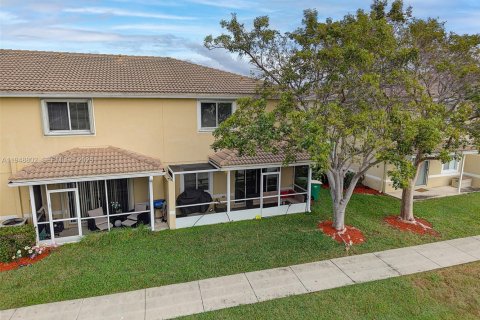 Купить таунхаус в Тамарак, Флорида 1 комната, 144.46м2, № 2005656 - фото 22