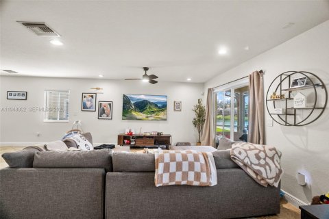 Купить таунхаус в Тамарак, Флорида 1 комната, 144.46м2, № 2005656 - фото 8