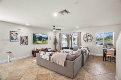 Купить таунхаус в Тамарак, Флорида 1 комната, 144.46м2, № 2005656 - фото 7