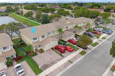 Купить таунхаус в Тамарак, Флорида 1 комната, 144.46м2, № 2005656 - фото 25