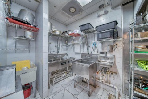 Immobilier commercial à vendre à Miami, Floride № 2044640 - photo 15