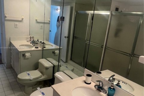Condominio en venta en Miami Beach, Florida, 2 dormitorios, 95.69 m2 № 159152 - foto 16