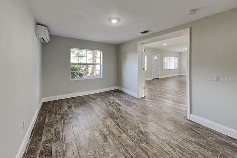 Casa en venta en Orlando, Florida, 4 dormitorios, 132.2 m2 № 1847418 - foto 6