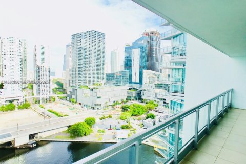 Condo in Miami, Florida, 2 bedrooms  № 1994237 - photo 1