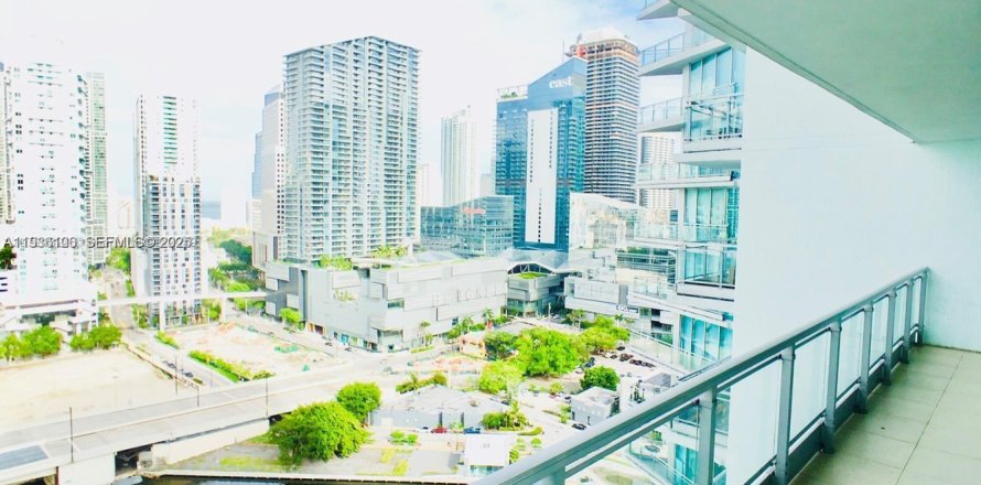 Condo in Miami, Florida, 2 bedrooms  № 1994237