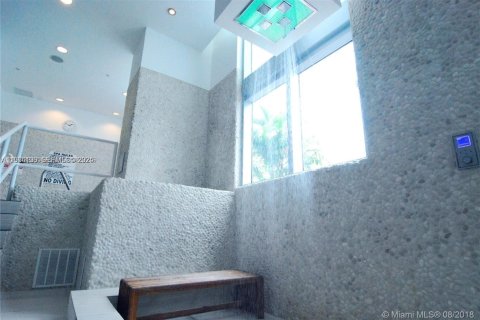Condo in Miami, Florida, 2 bedrooms  № 1994237 - photo 15