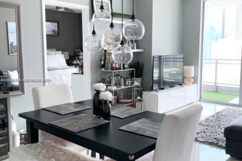 Condo in Miami, Florida, 2 bedrooms  № 1994237 - photo 4