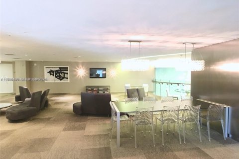 Condo in Miami, Florida, 2 bedrooms  № 1994237 - photo 14