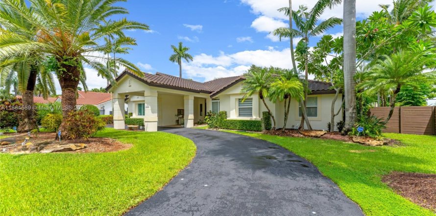 House in Miami, Florida 4 bedrooms, 236.71 sq.m. № 1895920