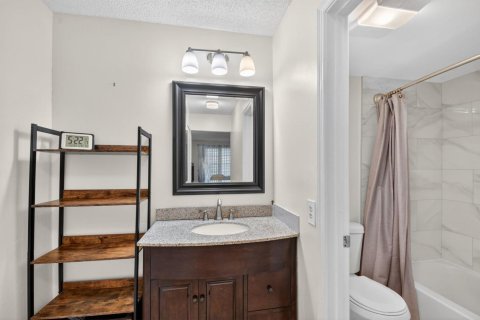 Condo in Boynton Beach, Florida, 2 bedrooms  № 2185060 - photo 19