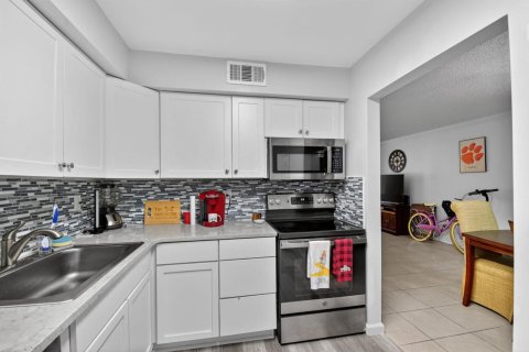 Condo in Boynton Beach, Florida, 2 bedrooms  № 2185060 - photo 14