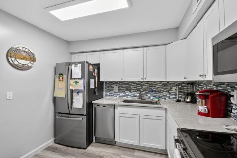 Condo in Boynton Beach, Florida, 2 bedrooms  № 2185060 - photo 12