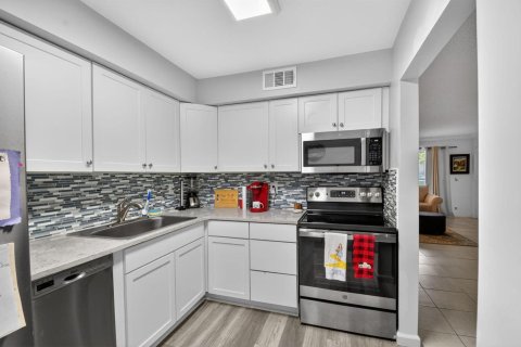 Condo in Boynton Beach, Florida, 2 bedrooms  № 2185060 - photo 13