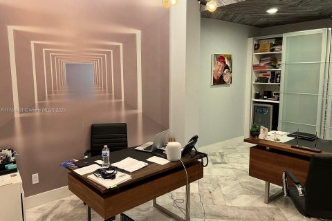 Commercial property in Hollywood, Florida № 1985617 - photo 1