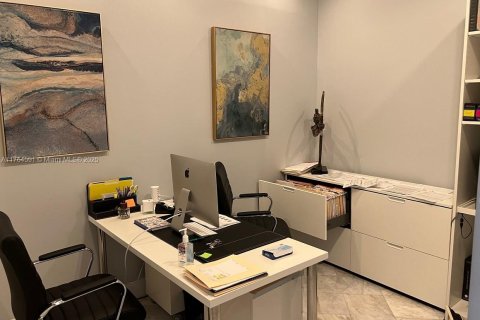 Commercial property in Hollywood, Florida № 1985617 - photo 8