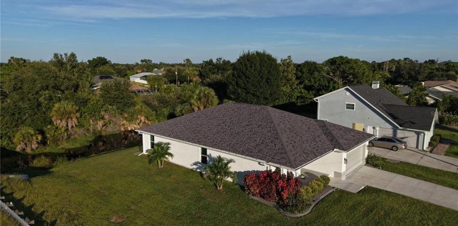 Villa ou maison à Englewood, Floride 3 chambres, 161.56 m2 № 2410606