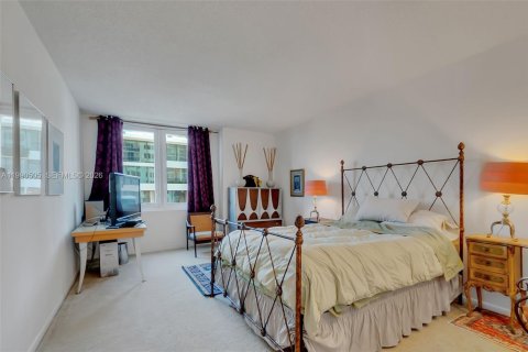Condo in Miami Beach, Florida, 1 bedroom  № 2053080 - photo 16